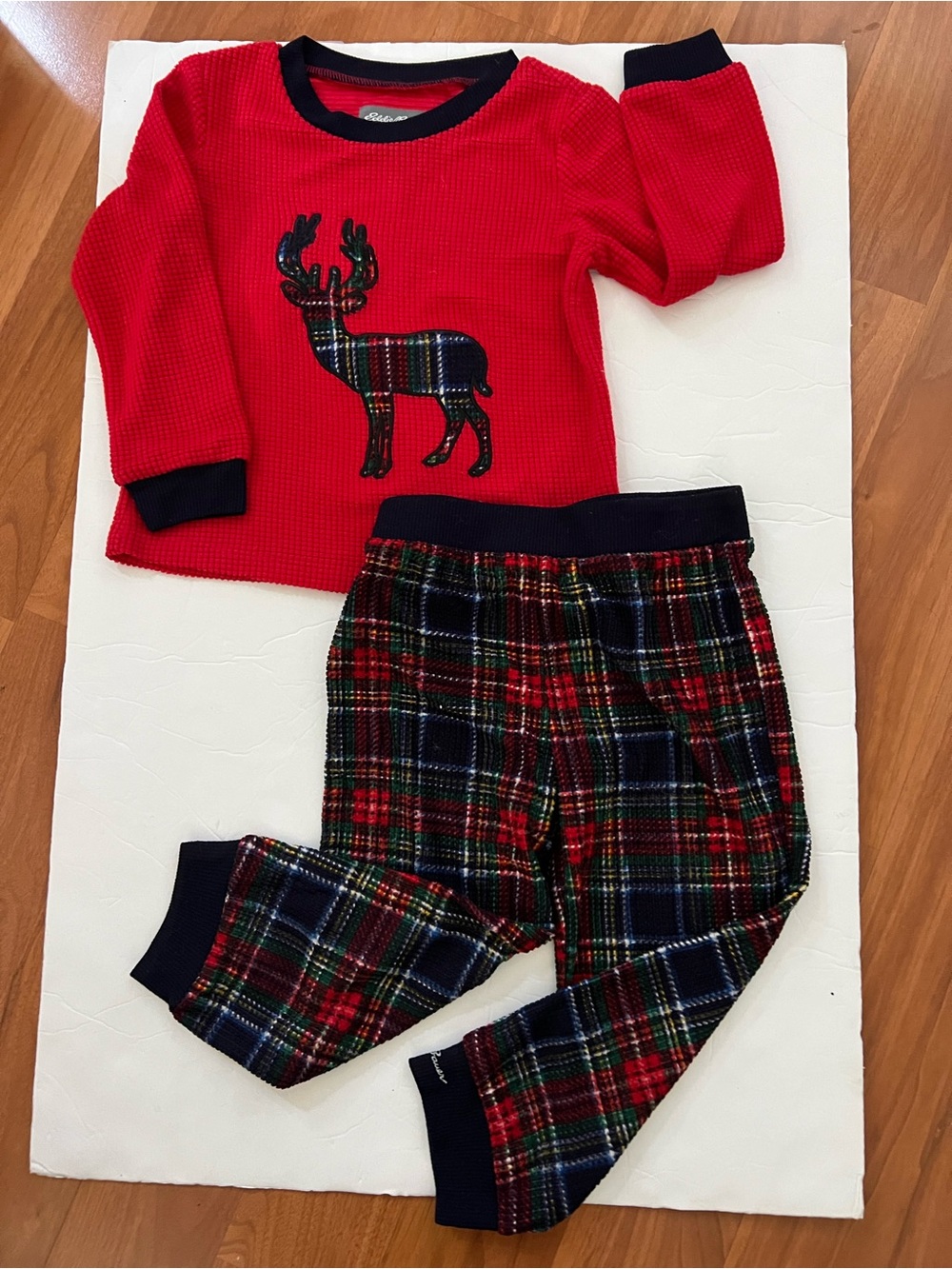 3T Eddie Bauer toddlerunisex Red Plaid Reindeer Pajama Set